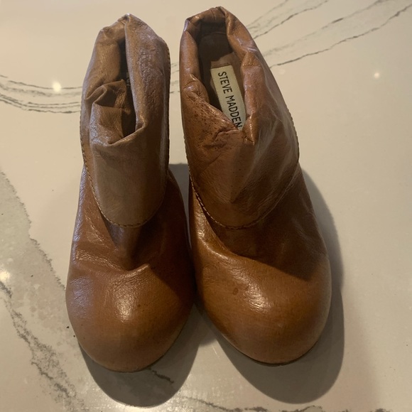 Steve Madden Camel Colored Leather Booties 8 EUC - Picture 4 of 7